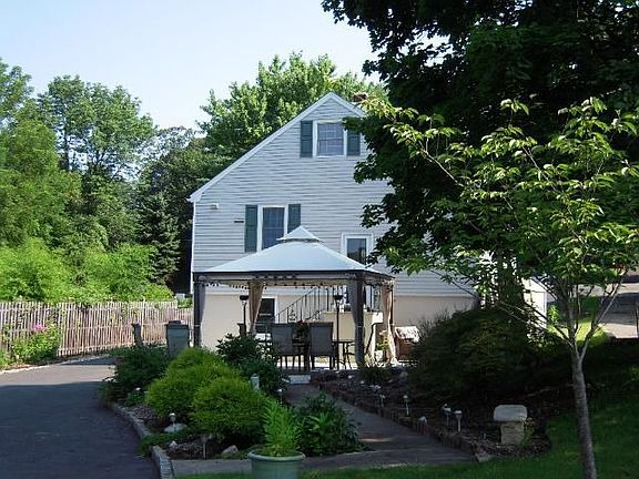 2nd image of 606 Mount Pleasant Ave