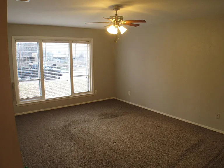 10406 Shadow Bend Dr — Photo 11