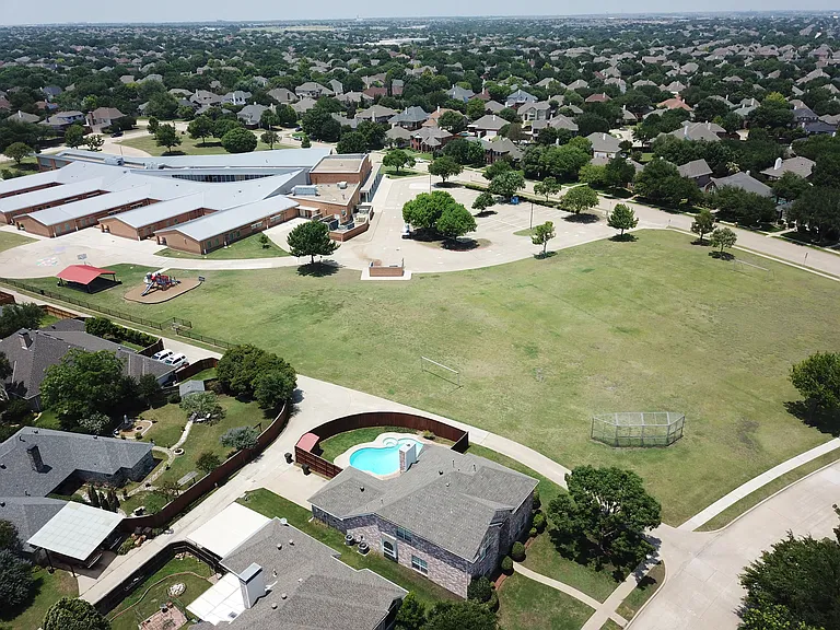 7509 Avalon Dr — Photo 15