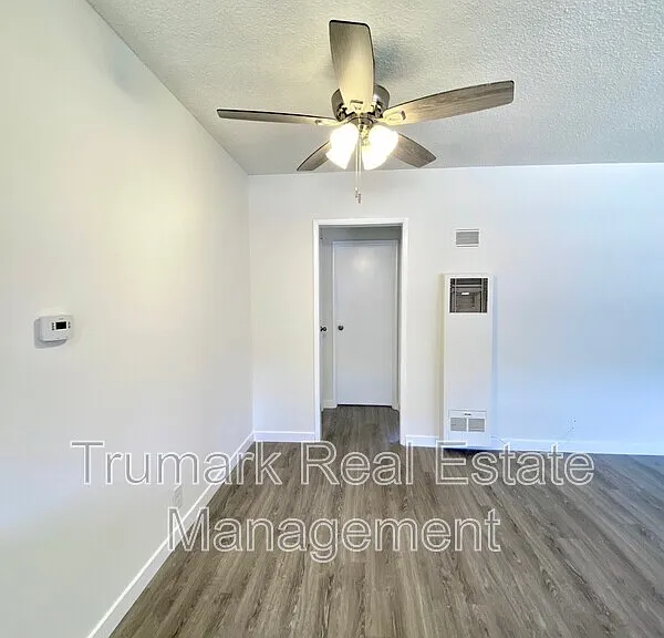 585 E Washington Blvd #28 — Photo 4