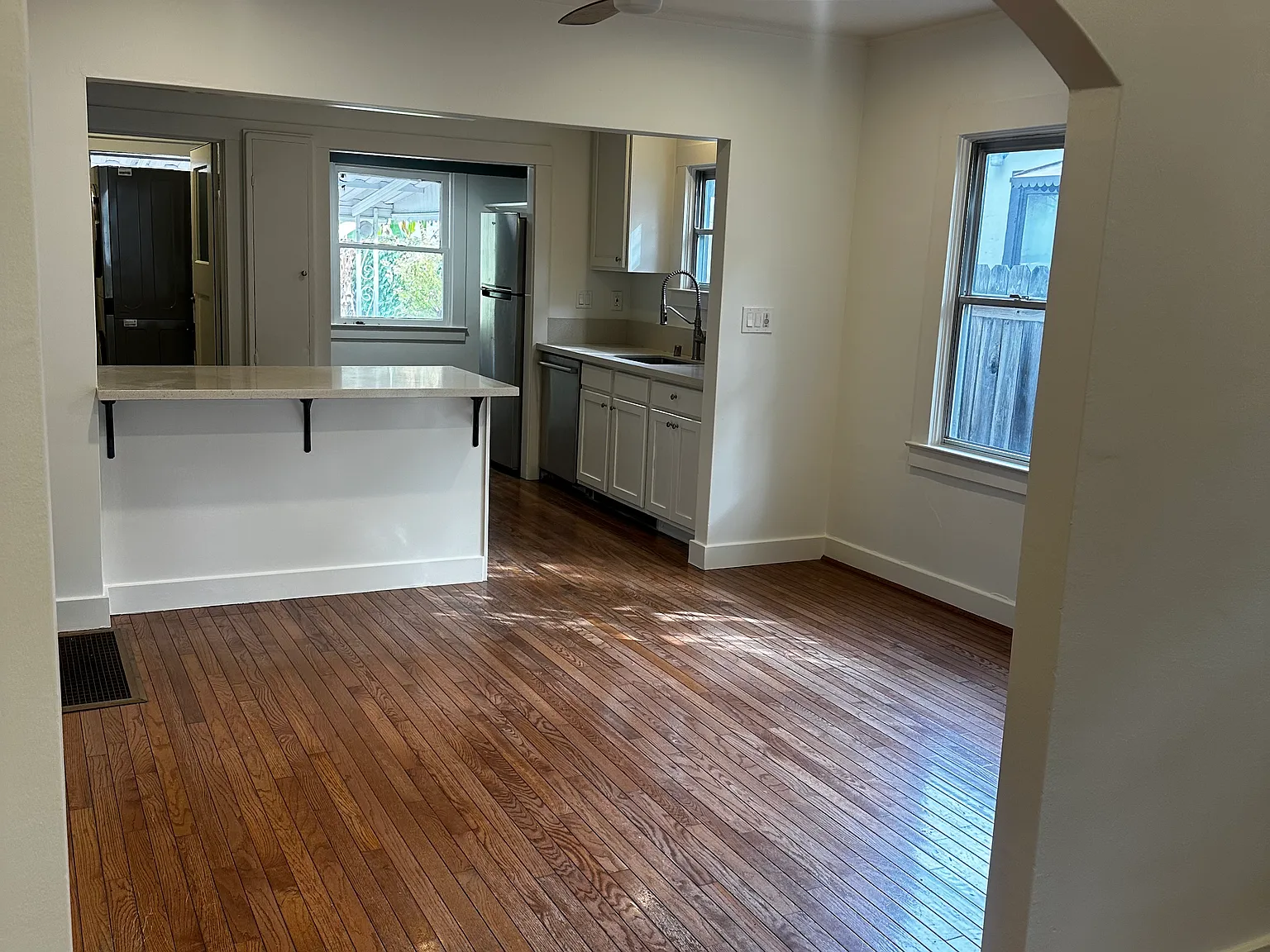 2 bed, 1016 sqft, $2,950 — Photo 4