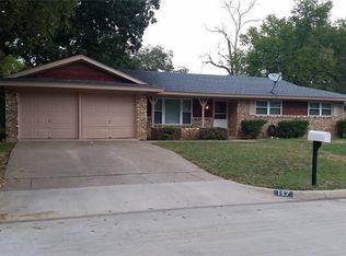 117 Hayes Ln, Hurst, TX 76053