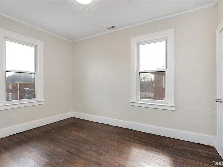 3217 Elmhurst St — Photo 12