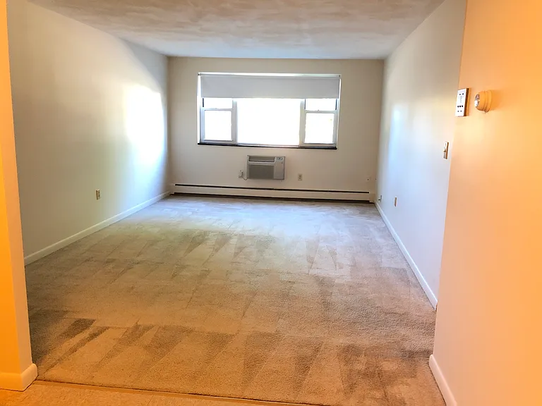 Lexington St Apartments — Photo 62