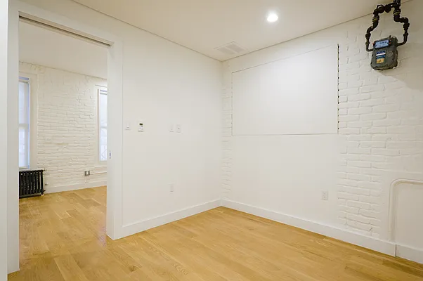 Rented by Veracity NYC LLC | media 23