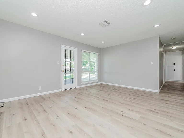 1674 E Princeton St — Photo 13