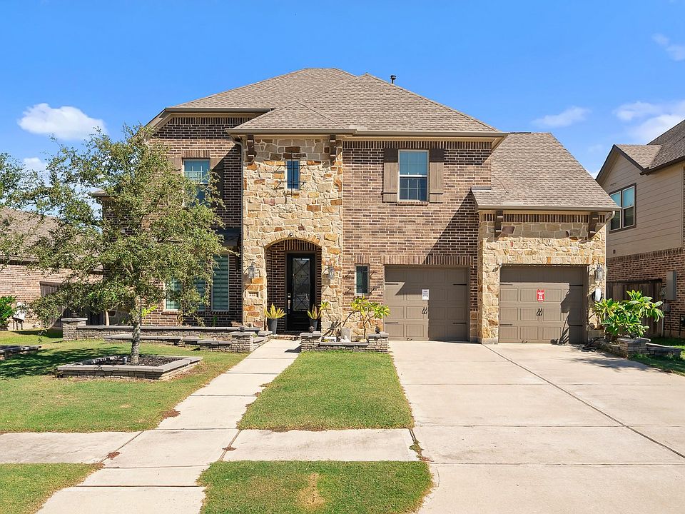 1st image of 2723 Camellia Ave