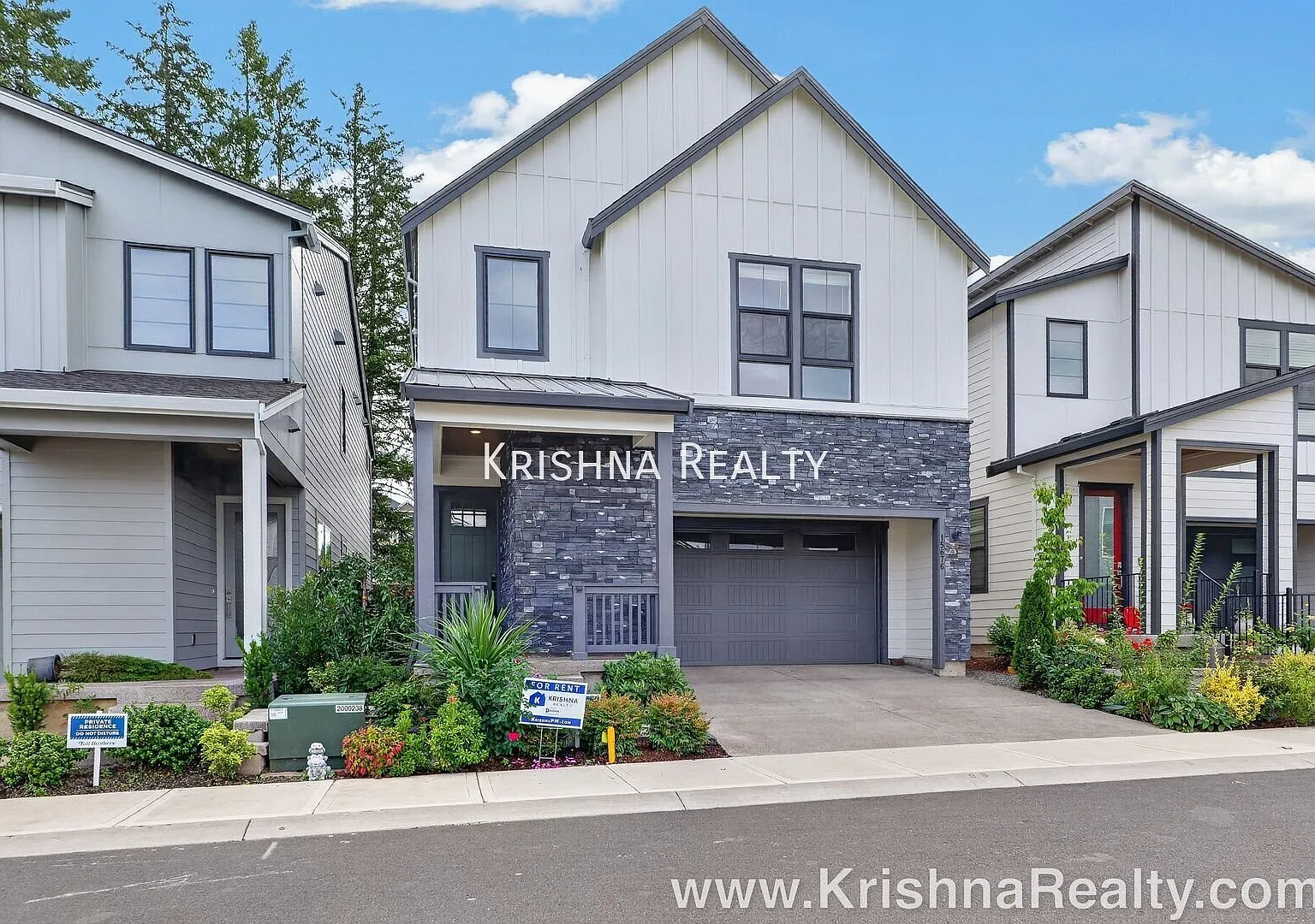 Gorgeous New Modern Farmhouse | 4 BD | 2.5 BA | Single-Family Home | Hosford Farms Community | No... — Photo 2