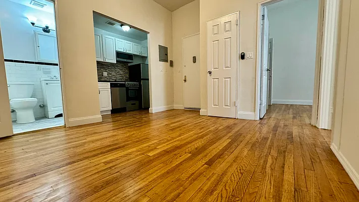 Rented by HOLTON REAL ESTATE INC. | media 8