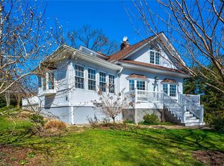 11 Oak Valley Dr, Glen Head, NY 11545