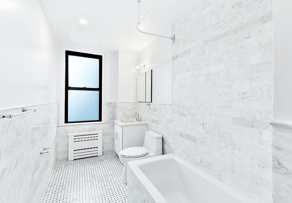 1st image of 160 E 48th St APT 3N