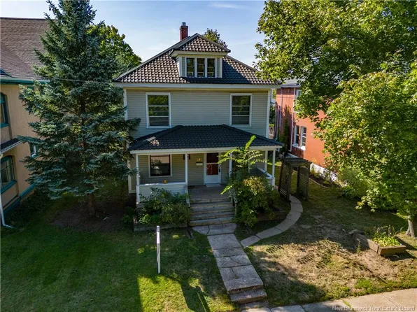 242 Cameron St, Moncton, NB E1C 5Z3
