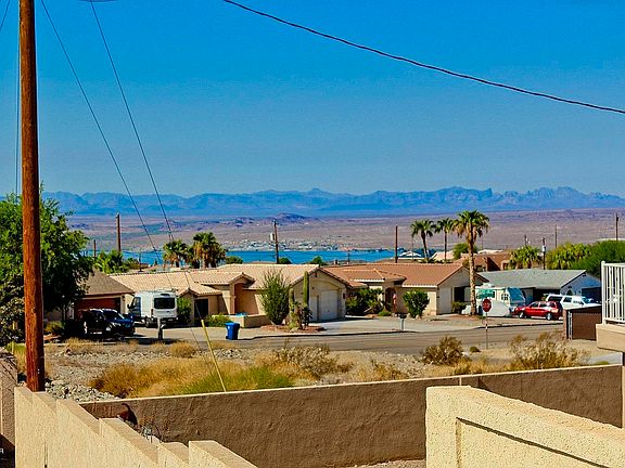 5th image of 3512 Desert Rose Dr