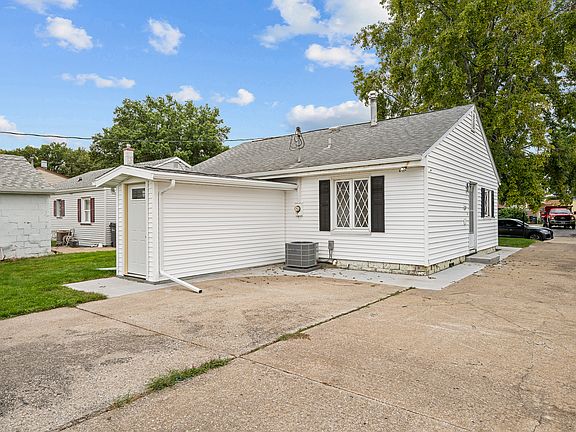 4th image of 416 4th St E
