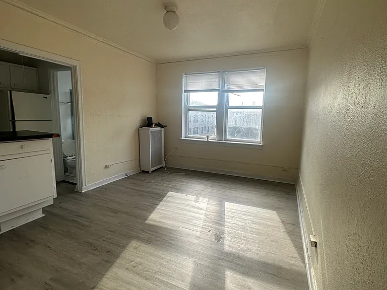 635 W Deming Pl #301 — Photo 2