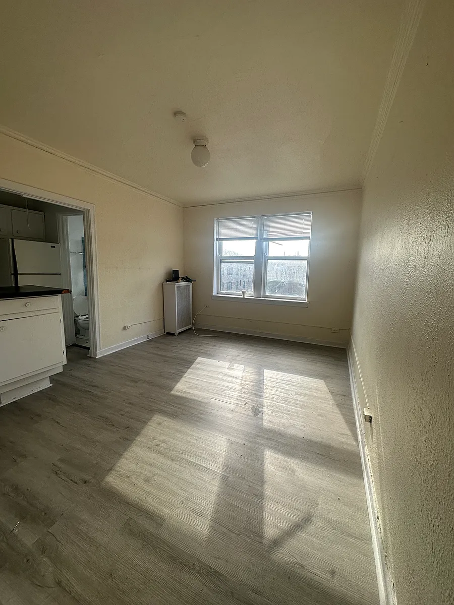 Building Photo - 635 W Deming Pl #301