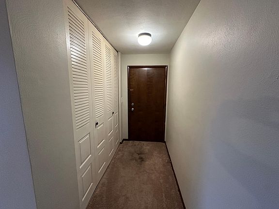 4th image of 483 Lovers Ln APT 3