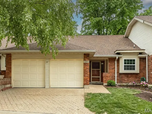 12911 Autumn View Dr, Saint Louis, MO 63146