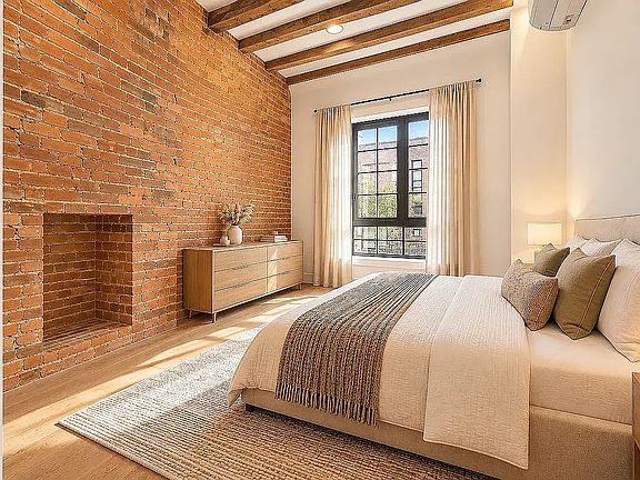 4th image of 107 Berry St #2F