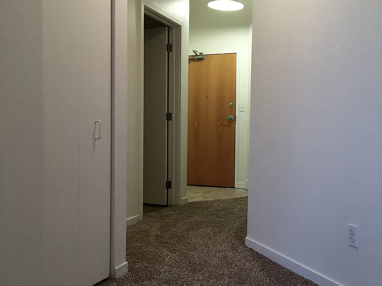 LaSalle Apartments — Photo 23