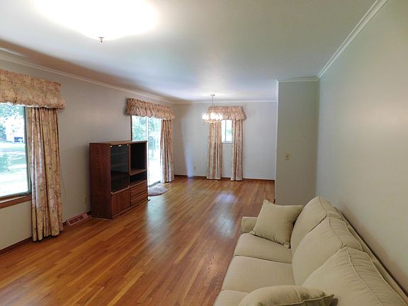 3rd image of 13310 Sheffield Dr