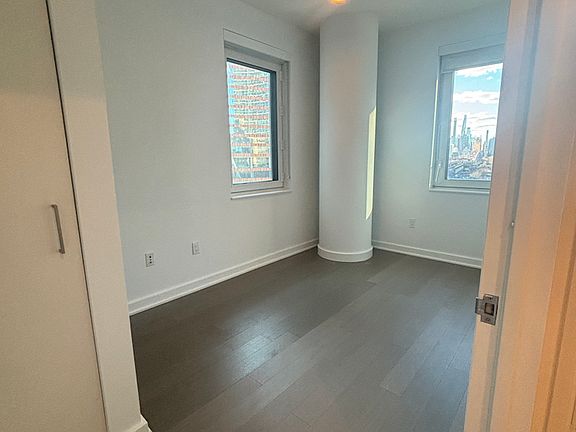 5th image of 2922 Northern Blvd #1501-0