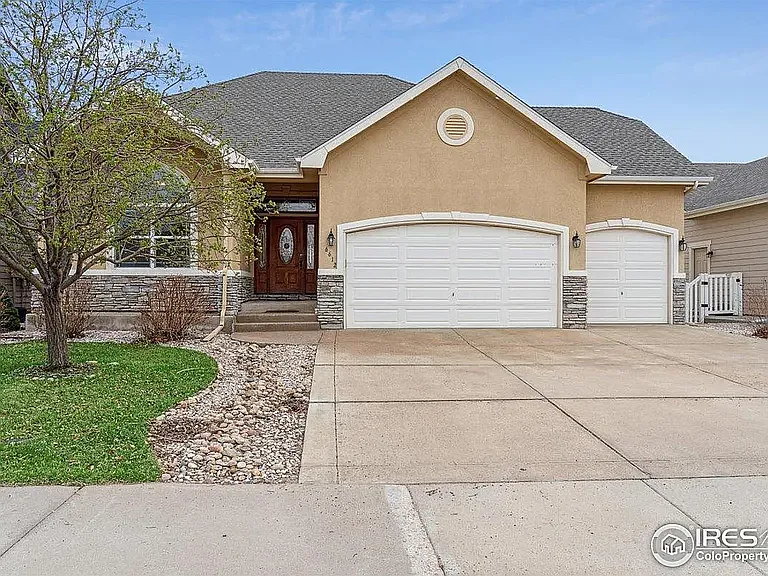 5 bed, 3000 sqft, $2,950 — Photo 2