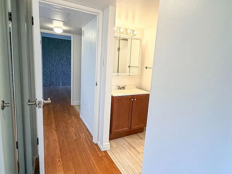 1433 N Williams St #602 — Photo 28