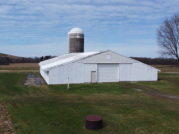 4th image of 1840 Donation Rd