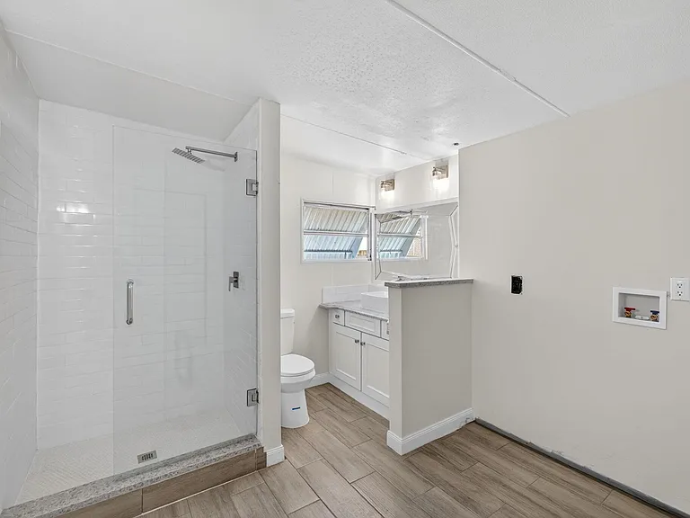 8420 SE Eagle Ave — Photo 17