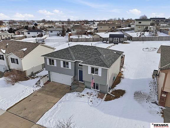 4th image of 2724 NW Columbine Dr