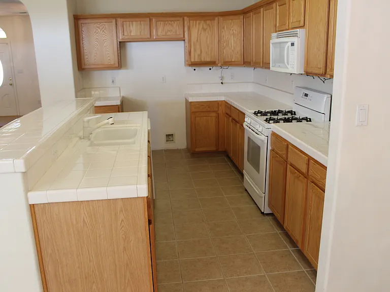 12111 Great Country Dr — Photo 2