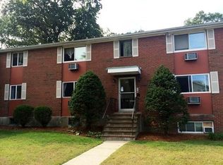 686 Washington St APT 4, Walpole, MA 02081