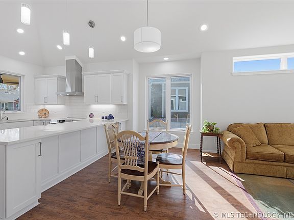 5th image of 7141 S Quincy Ave #5