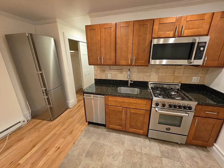 146 E 35th St #5R — Photo 6