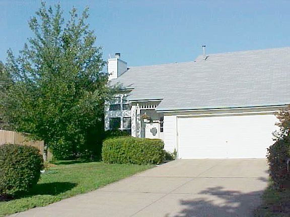 COVERED PORCH