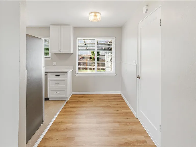 360 E Dartmouth St — Photo 14