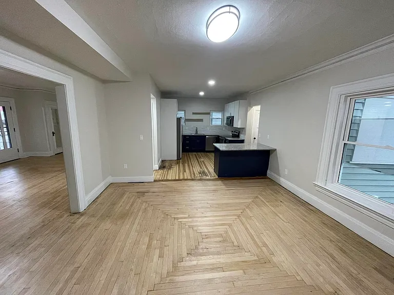 1506 W Grand Ave — Photo 7