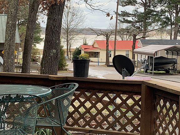 4th image of 129 Lakeshore Dr