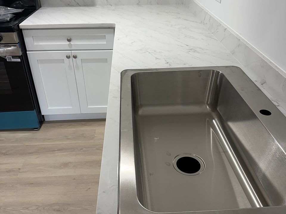 1st image of 616 Main St #4