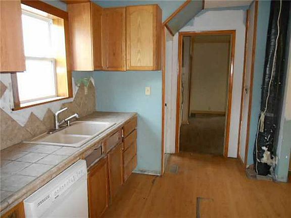 5th image of 3535 Goodrich Ave