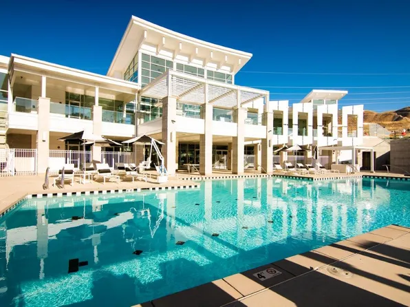 Rockpoint Apartments, 15300 S Porter Rockwell Blvd #D206, Riverton, UT 84065