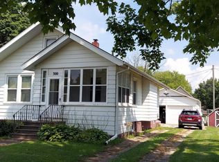 300 S 5th Ave, New Windsor, IL 61465