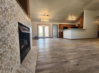 608 NW 22nd St, Moore, OK 73160