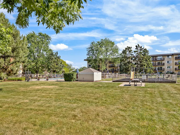 2214 S Goebbert Rd #178 — Photo 24