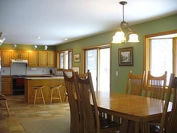 4th image of 708 E Madelene Dr