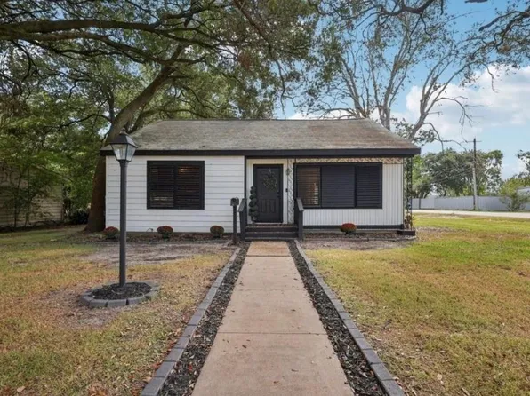 2423 Meadow Ln, La Marque, TX 77568