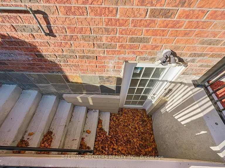 51 Jack Rabbit Cres — Photo 2