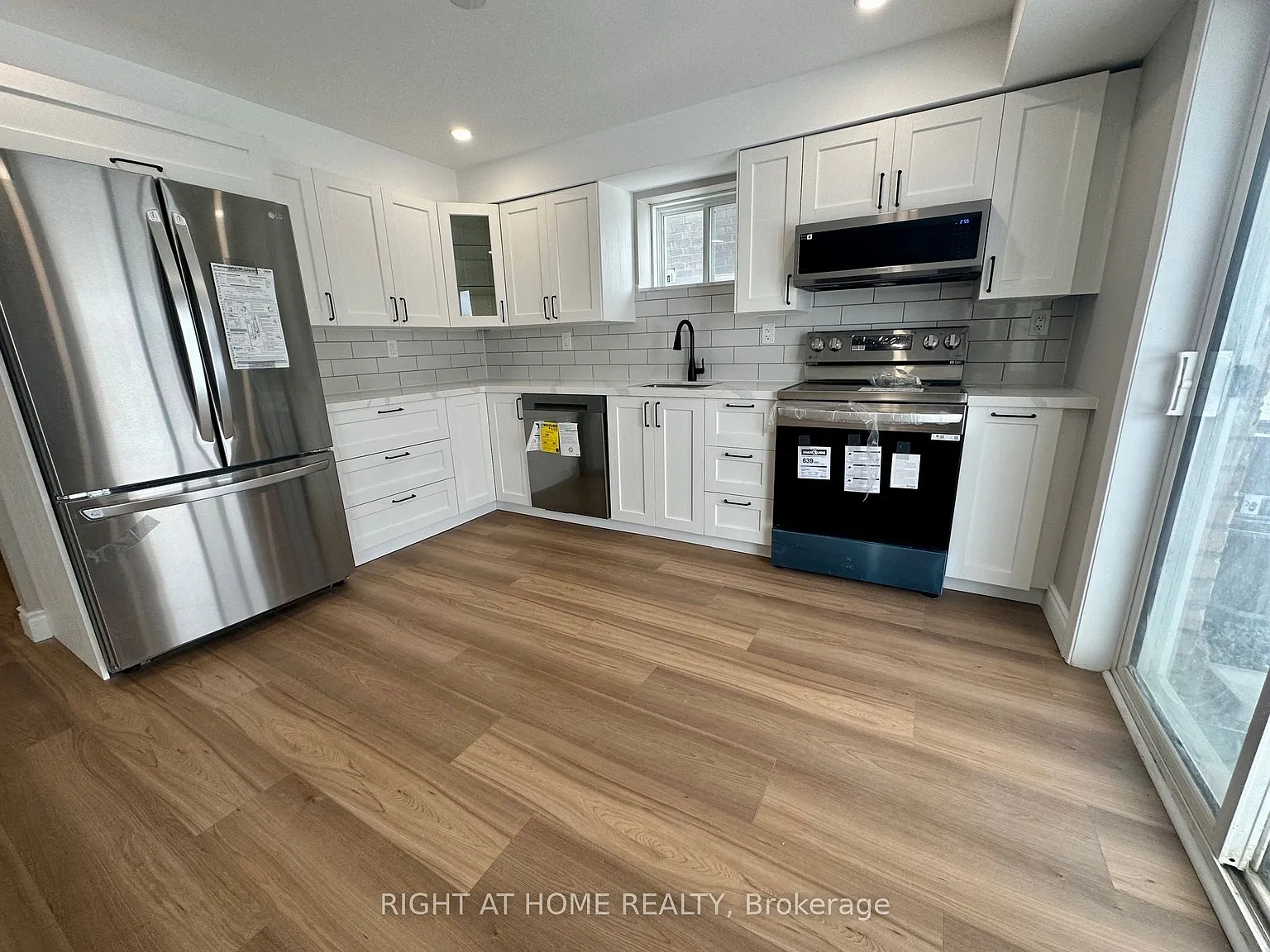3 bed, $1,900 — Photo 3