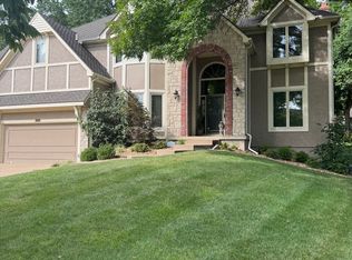 12752 Delmar Dr, Leawood, KS 66209